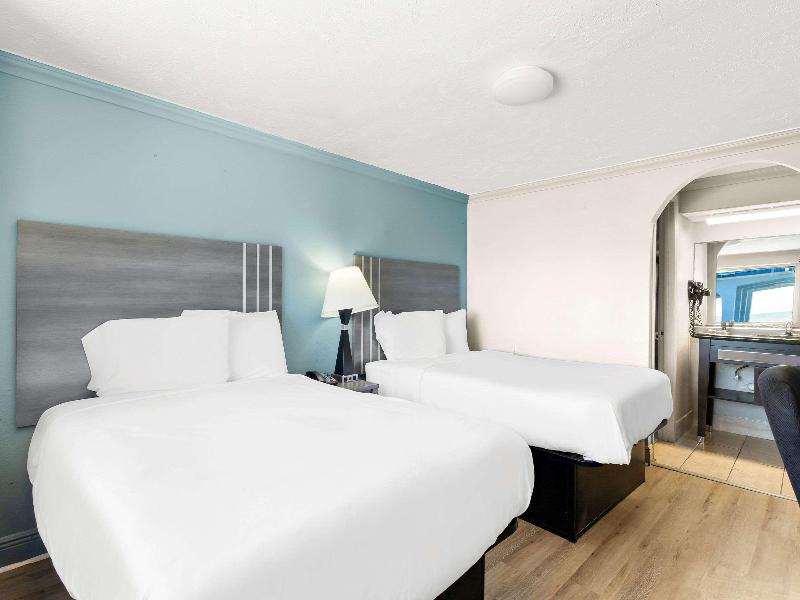 Econo Lodge image