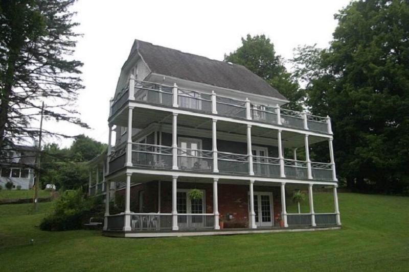 Benn Conger Inn photo 4