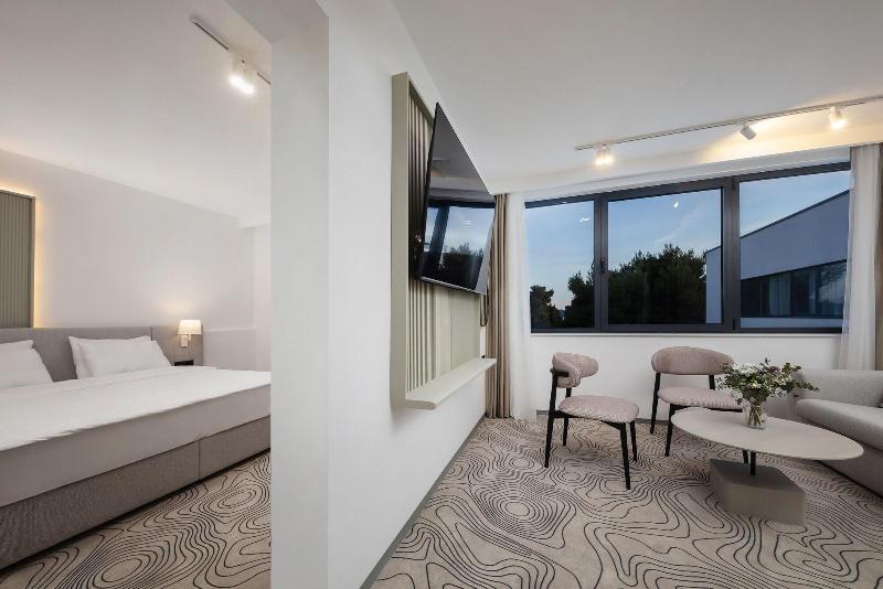 Seesea Hotel image
