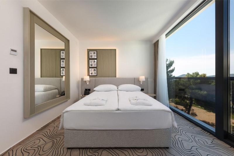 Seesea Hotel image