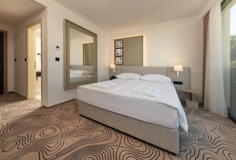 Seesea Hotel image