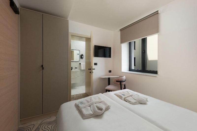 Seesea Hotel image