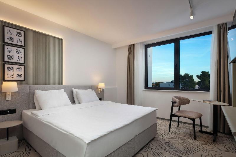 Seesea Hotel image