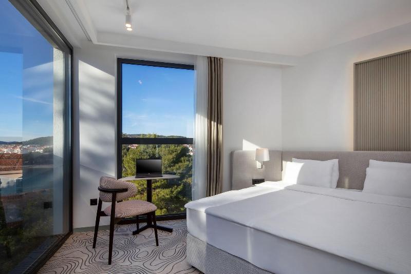 Seesea Hotel image