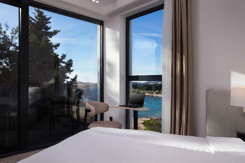 Seesea Hotel image