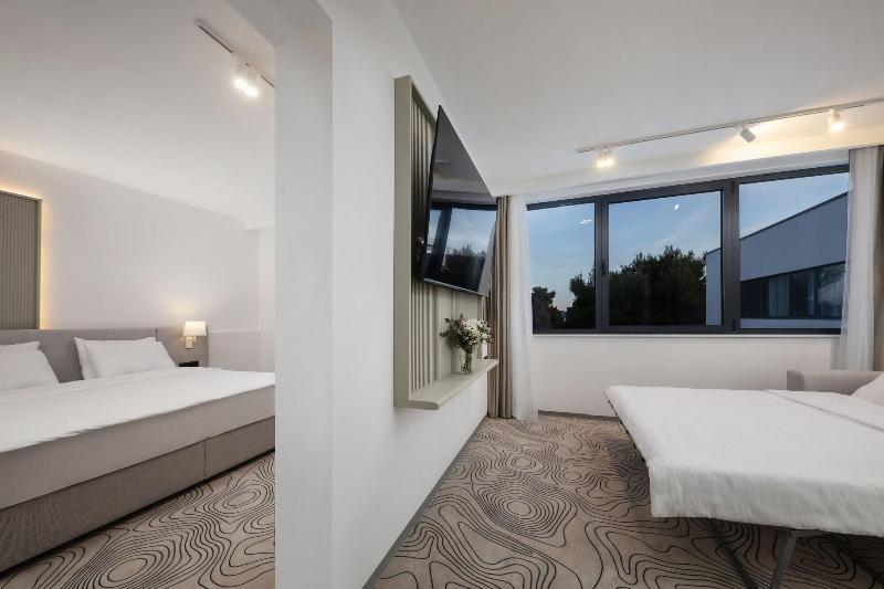 Seesea Hotel image