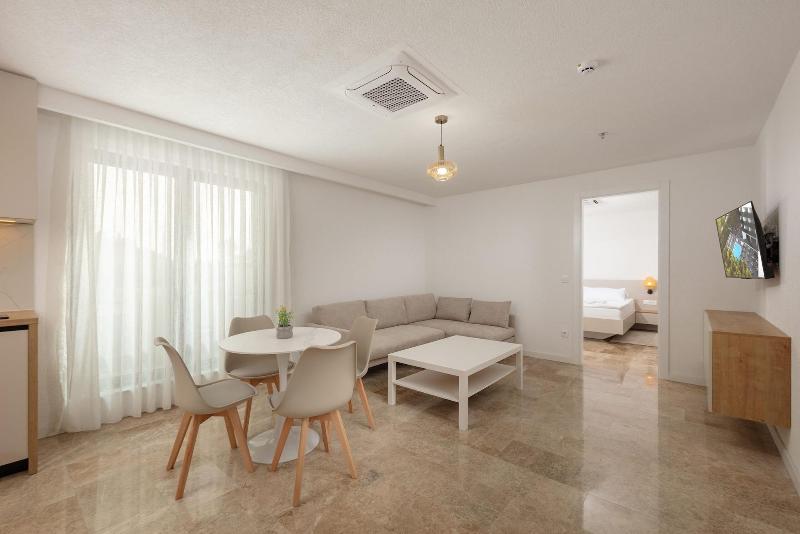 Seesea Hotel image