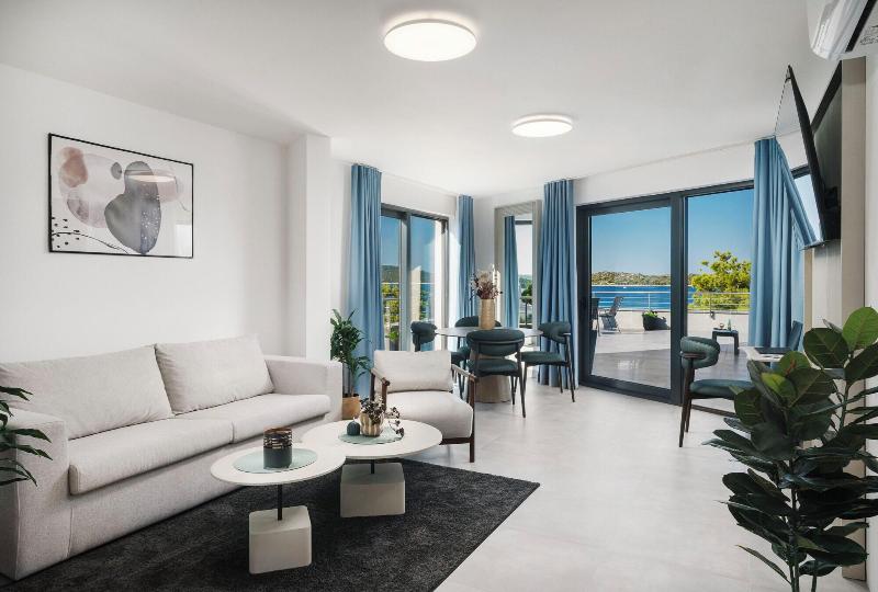 Seesea Hotel image