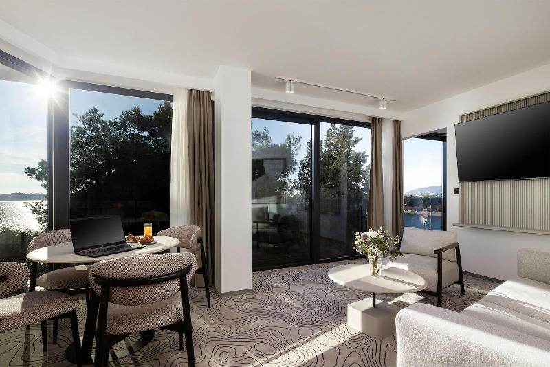 Seesea Hotel image