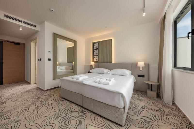 Seesea Hotel image