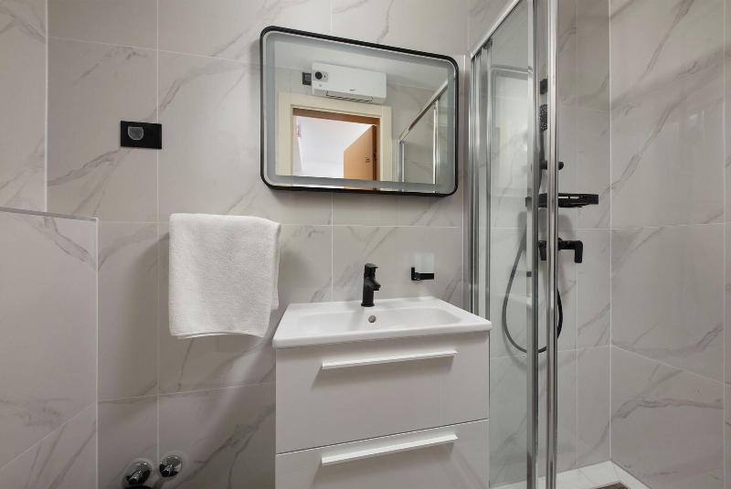Seesea Hotel image