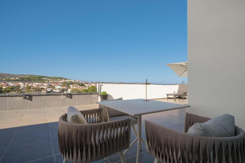 Seesea Hotel image