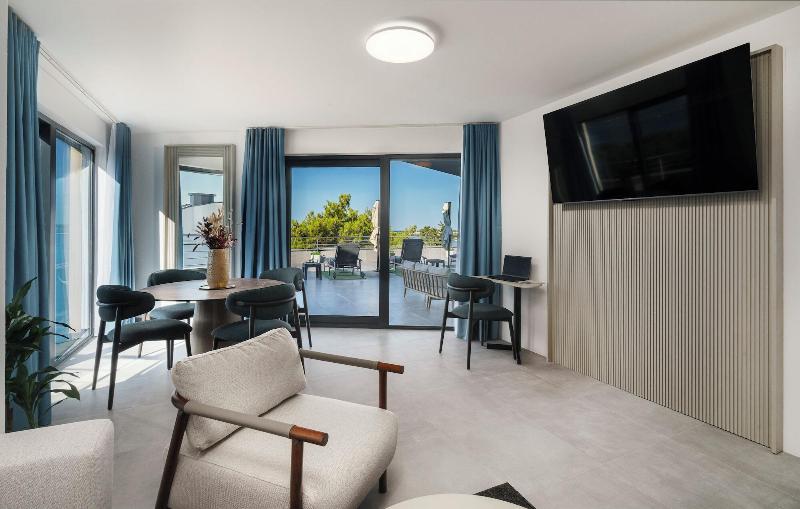Seesea Hotel image