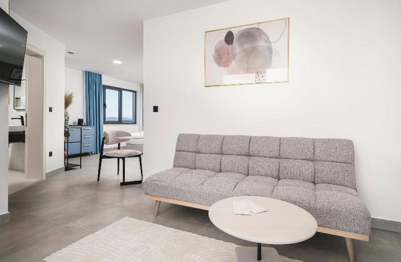 Seesea Hotel image