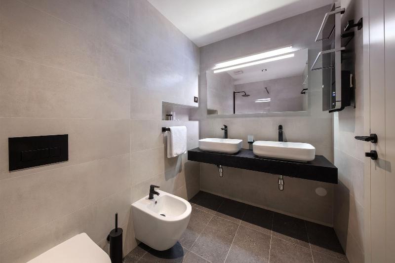 Seesea Hotel image