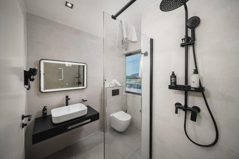 Seesea Hotel image
