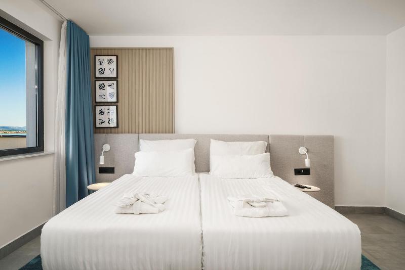 Seesea Hotel image