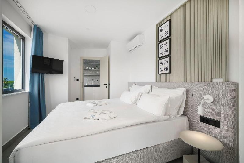 Seesea Hotel image