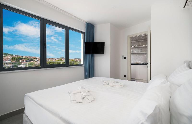 Seesea Hotel image