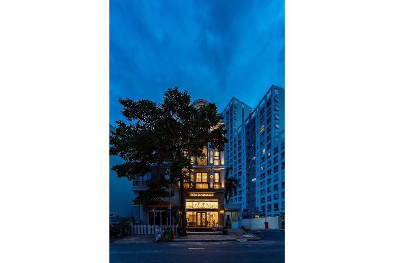Golden Sun Apartment & Hotel By Zuzu image