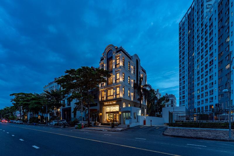 Golden Sun Apartment & Hotel By Zuzu image