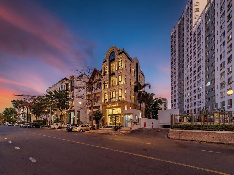 Golden Sun Apartment & Hotel By Zuzu image