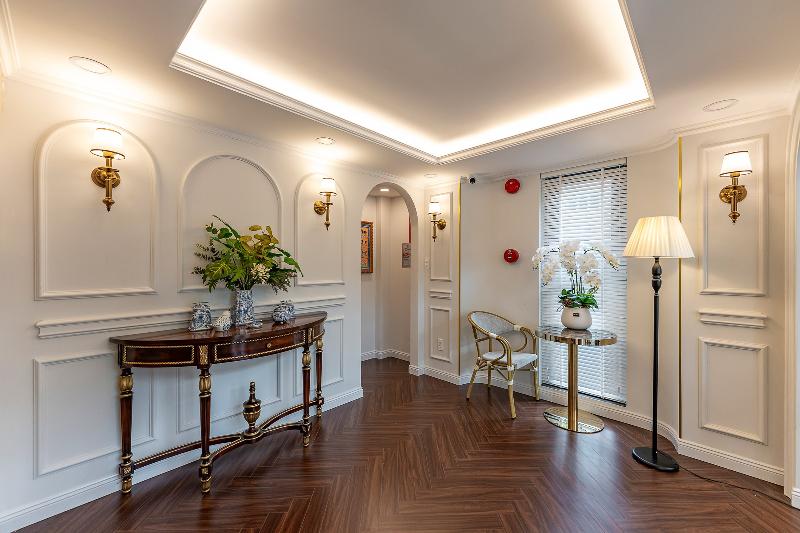 Golden Sun Apartment & Hotel By Zuzu image