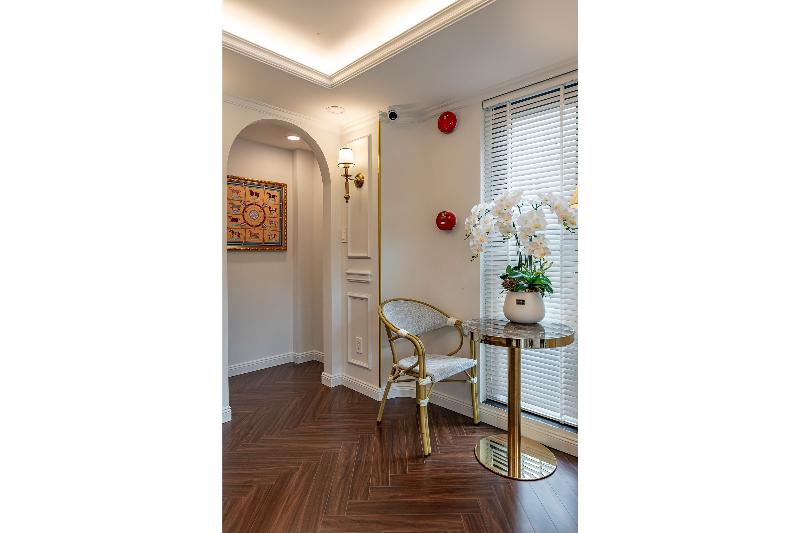 Golden Sun Apartment & Hotel By Zuzu image