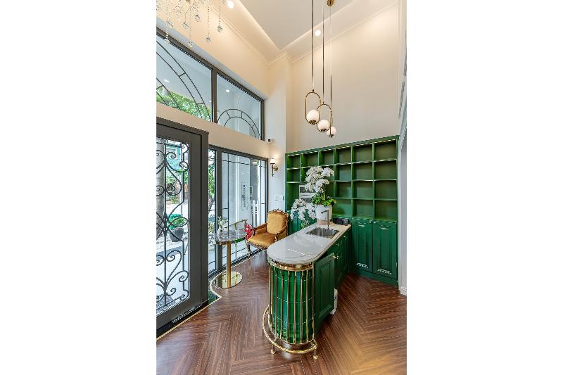Golden Sun Apartment & Hotel By Zuzu image