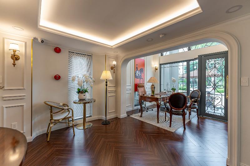 Golden Sun Apartment & Hotel By Zuzu image