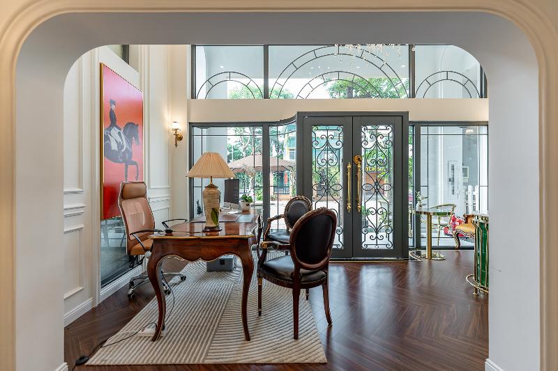 Golden Sun Apartment & Hotel By Zuzu image