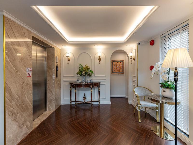 Golden Sun Apartment & Hotel By Zuzu image
