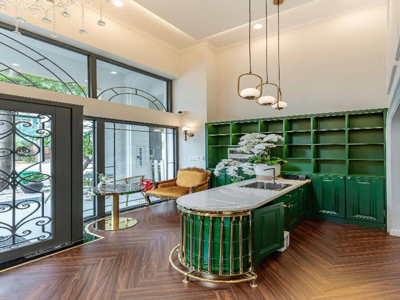 Golden Sun Apartment & Hotel By Zuzu image