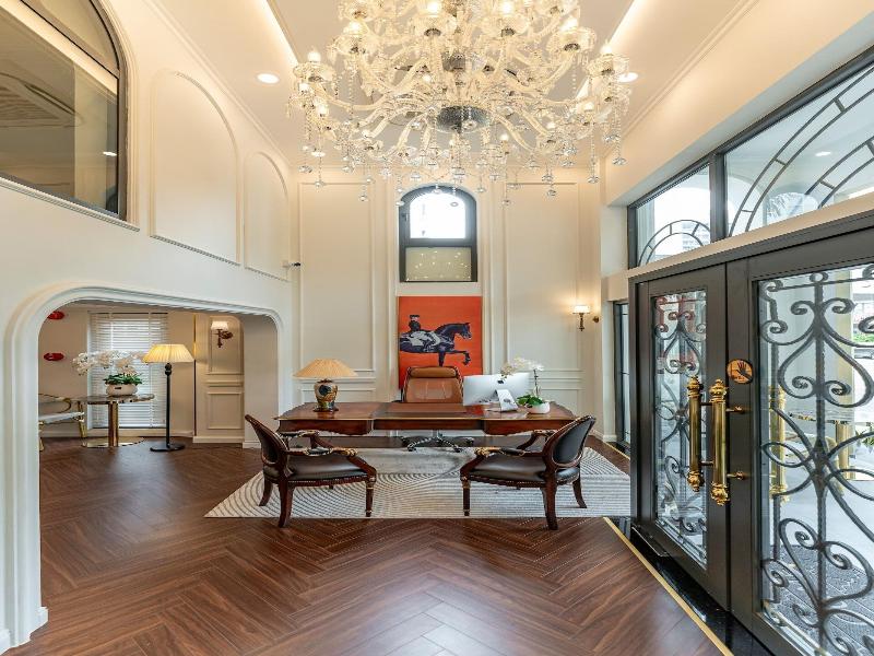 Golden Sun Apartment & Hotel By Zuzu image