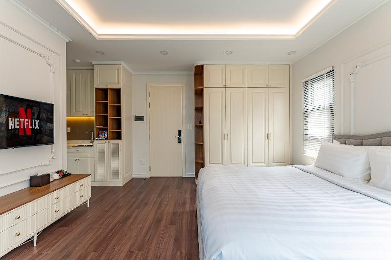 Golden Sun Apartment & Hotel By Zuzu image