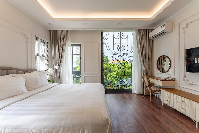 Golden Sun Apartment & Hotel By Zuzu image