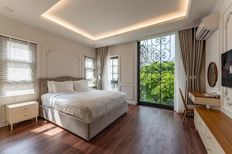 Golden Sun Apartment & Hotel By Zuzu image