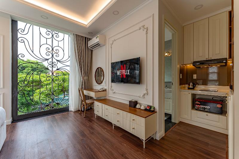 Golden Sun Apartment & Hotel By Zuzu image
