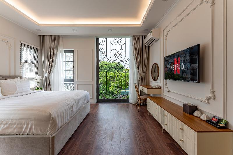 Golden Sun Apartment & Hotel By Zuzu image
