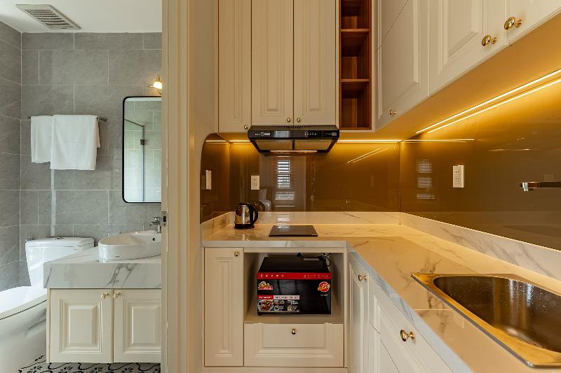 Golden Sun Apartment & Hotel By Zuzu image