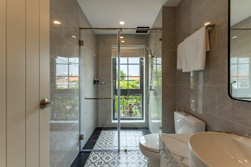 Golden Sun Apartment & Hotel By Zuzu image