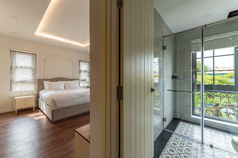 Golden Sun Apartment & Hotel By Zuzu image