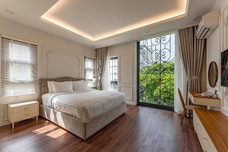 Golden Sun Apartment & Hotel By Zuzu image