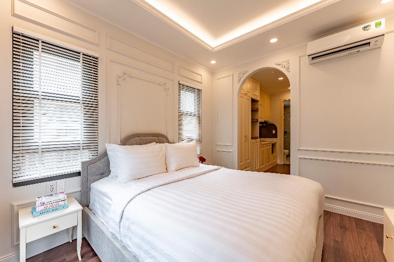 Golden Sun Apartment & Hotel By Zuzu image