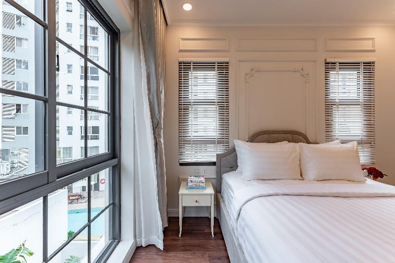 Golden Sun Apartment & Hotel By Zuzu image