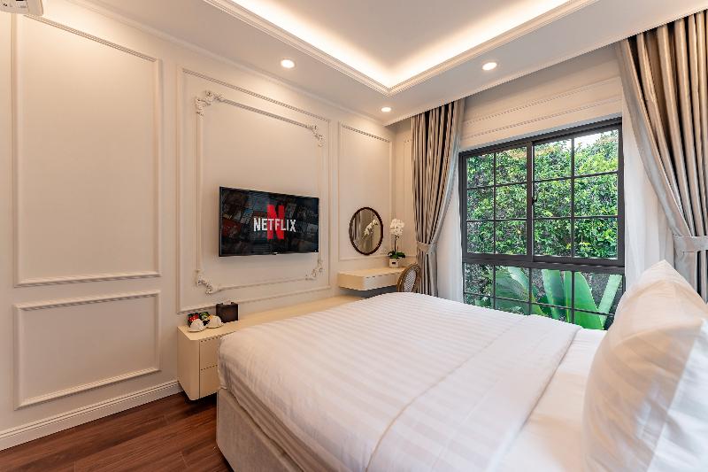 Golden Sun Apartment & Hotel By Zuzu image