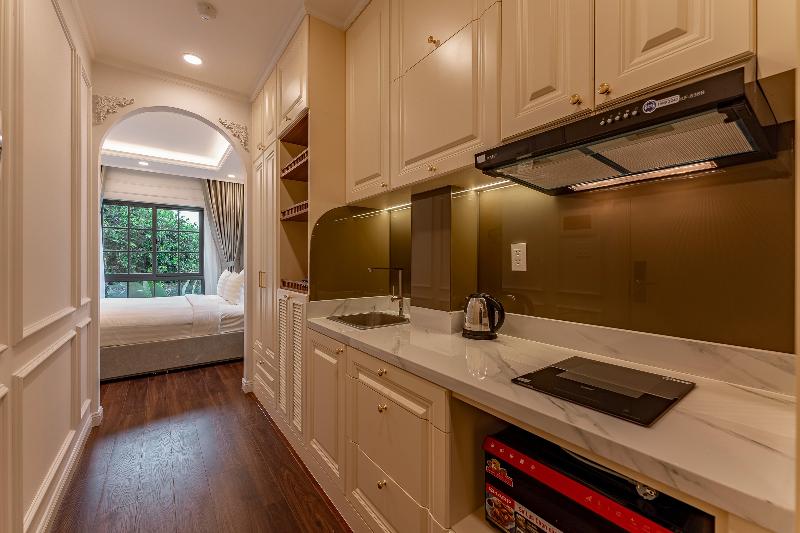 Golden Sun Apartment & Hotel By Zuzu image