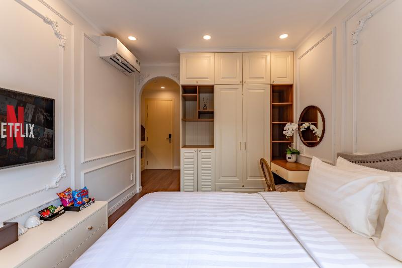 Golden Sun Apartment & Hotel By Zuzu image