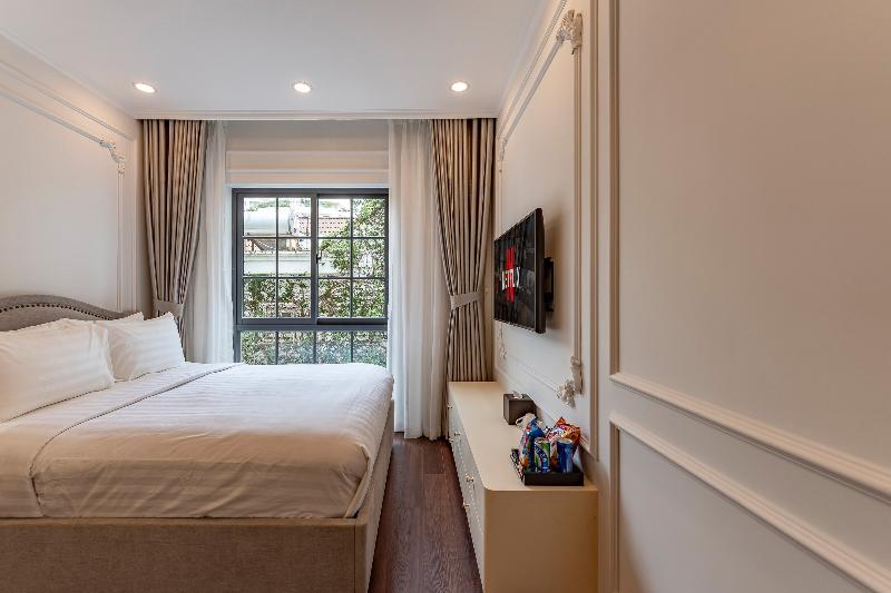 Golden Sun Apartment & Hotel By Zuzu image