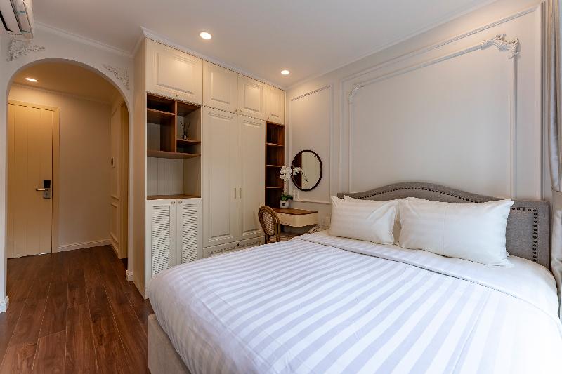 Golden Sun Apartment & Hotel By Zuzu image